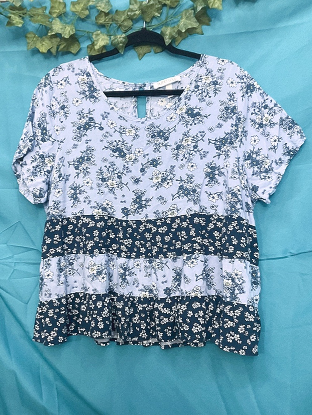 Planet Gold Plus Floral Tiered Top • 24" p2p, 24" length